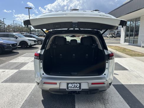 Used 2023 Nissan Pathfinder Platinum image 5