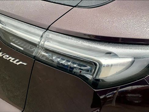 Used 2021 Buick Envision Avenir w/ Technology Package II image 28