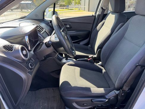 Used 2015 Chevrolet Trax LS w/ LPO, Cargo Package FWD image 16