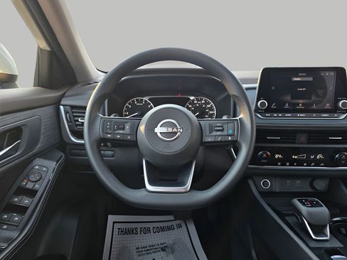 Used 2023 Nissan Rogue SV image 14