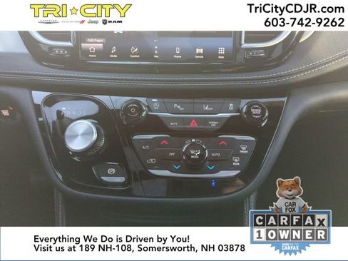 Used 2025 Chrysler Pacifica Limited image 27