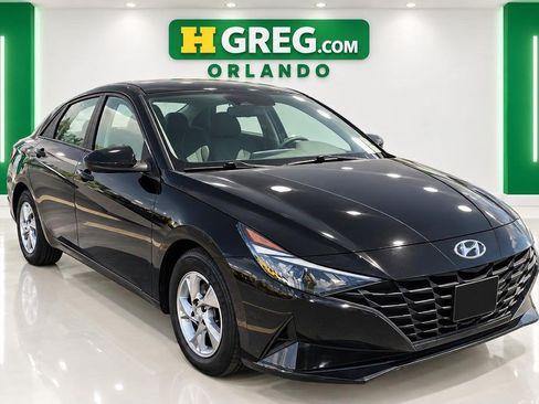 Used 2021 Hyundai Elantra SE FWD image 4