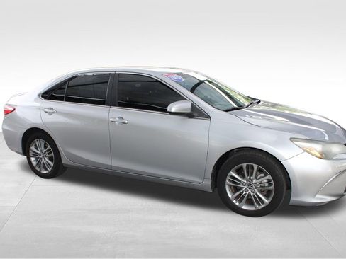 Used 2015 Toyota Camry SE FWD image 18