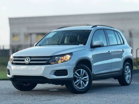 Used 2016 Volkswagen Tiguan S FWD image 1