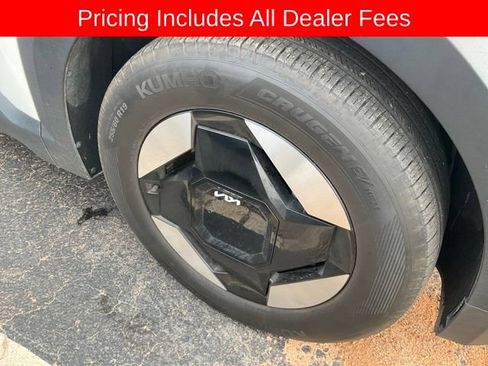 Used 2024 Kia EV9 Light Long Range RWD image 2