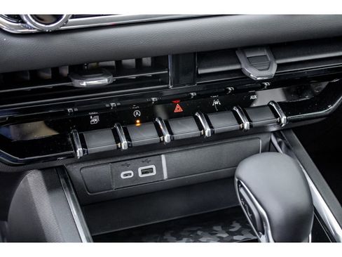 New 2026 GMC Canyon Elevation w/ Convenience Package image 32