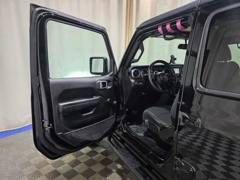 Used 2018 Jeep Wrangler Unlimited Sport image 11