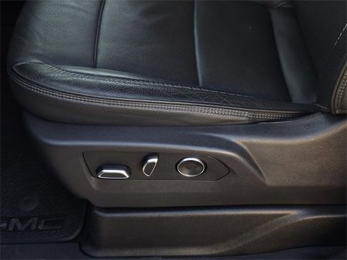 Used 2025 GMC Yukon Denali image 24