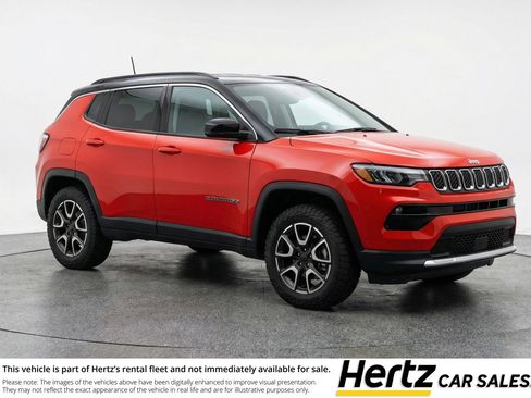 Used 2025 Jeep Compass Trailhawk image 1