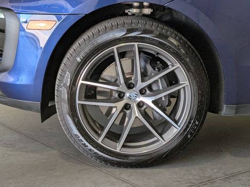 Certified 2026 Porsche Macan AWD/4WD image 17