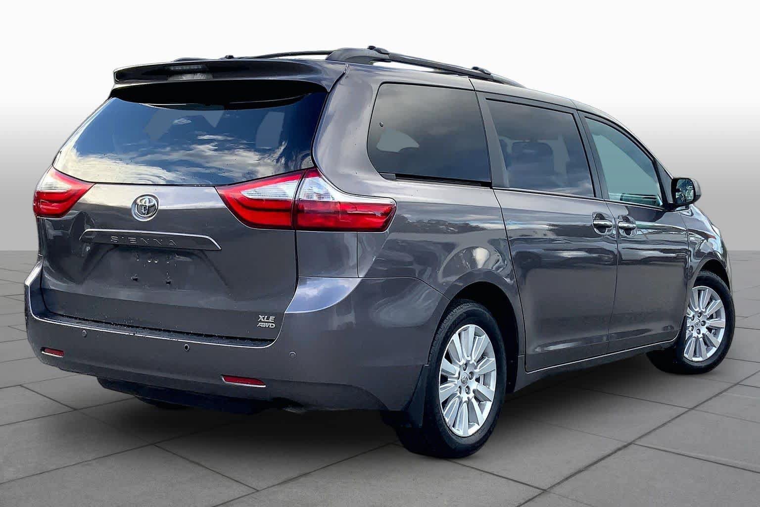 Used 2017 Toyota Sienna XLE Premium AWD/4WD image 13