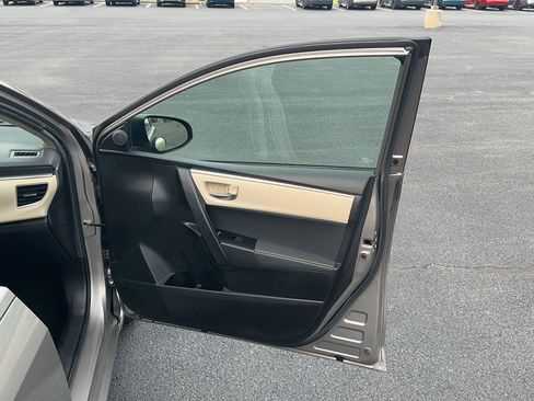 Used 2016 Toyota Corolla LE FWD image 25