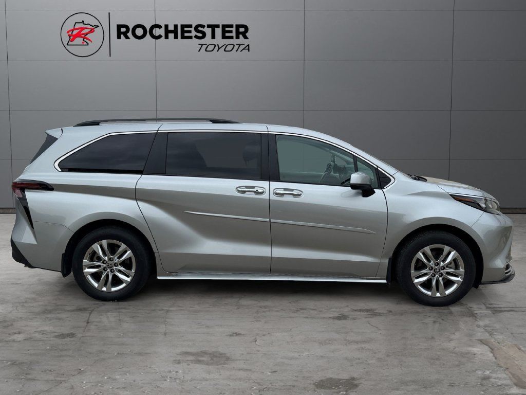 Used 2024 Toyota Sienna XLE w/ XLE Plus Package AWD/4WD image 6