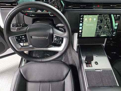 New 2026 Land Rover Range Rover Long Wheelbase SE image 13