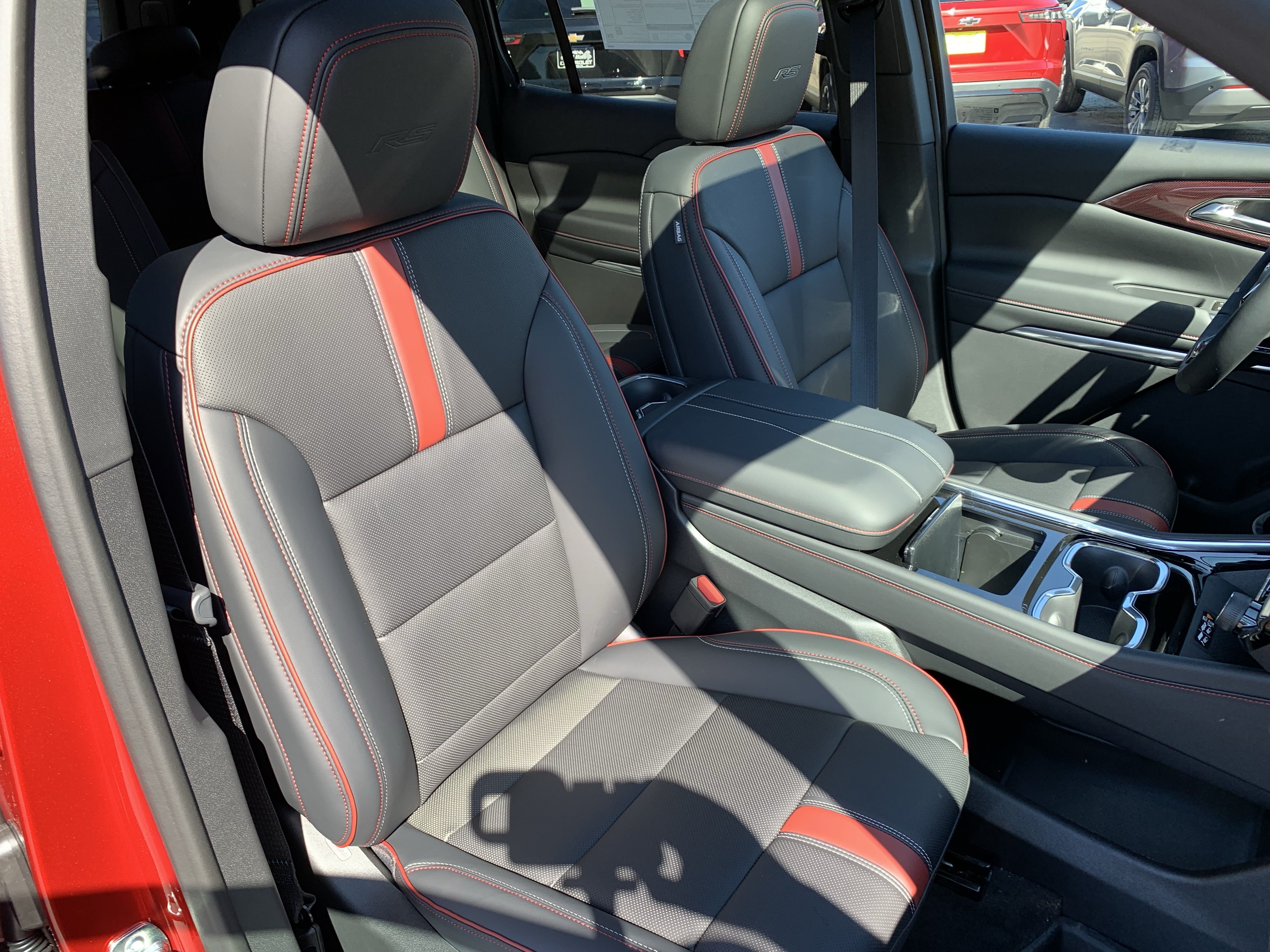New 2027 Chevrolet Traverse RS w/ LPO, Floor Liner Package AWD/4WD image 29