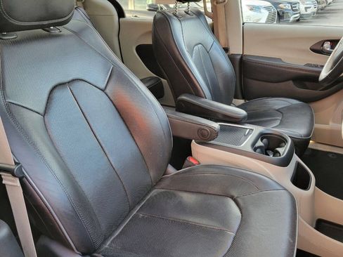 Used 2020 Chrysler Pacifica Limited FWD image 10