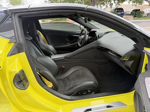 Used 2023 Chevrolet Corvette Stingray Premium Conv w/ Z51 Performance Package RWD image 14