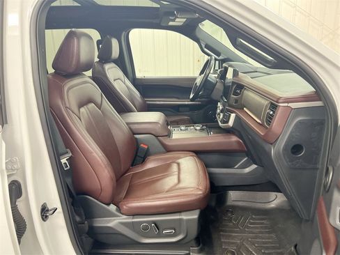 Used 2022 Ford Expedition Limited image 23