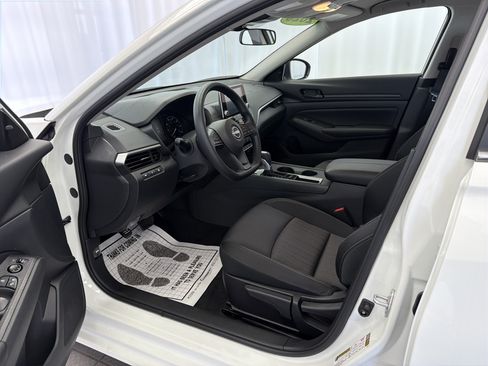 Used 2025 Nissan Altima 2.5 S FWD image 7