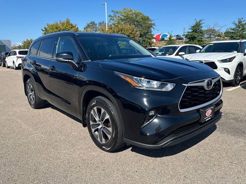 Used 2020 Toyota Highlander XLE image 16
