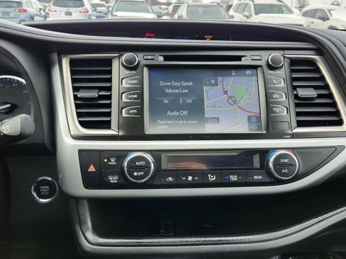 Used 2019 Toyota Highlander SE image 31