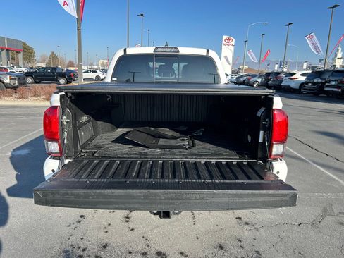 Used 2018 Toyota Tacoma TRD Off-Road image 25