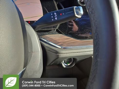 Used 2025 Chevrolet Suburban LT image 21