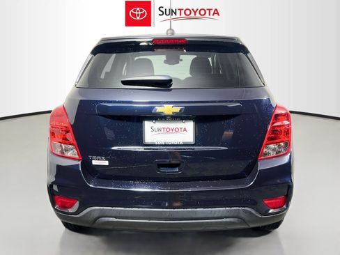 Used 2022 Chevrolet Trax LS w/ Tint and Cruise Package FWD image 5