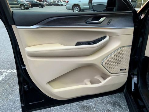 Used 2022 Jeep Grand Cherokee L Limited image 21