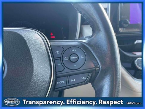 Certified 2023 Toyota Corolla Cross XLE image 23