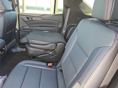 New 2026 Chevrolet Traverse Z71 w/ Enhanced Driving Package image 12