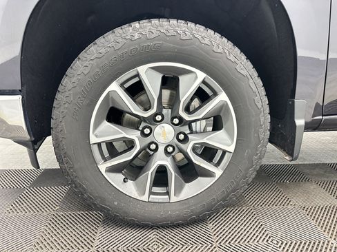 Certified 2024 Chevrolet Silverado 1500 LT AWD/4WD image 11