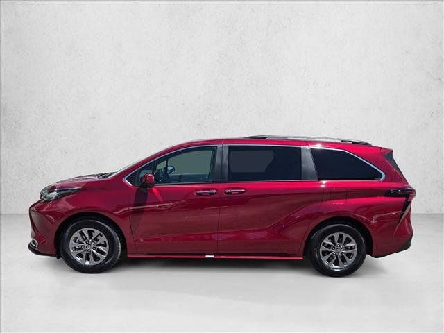 Used 2023 Toyota Sienna XLE FWD image 9