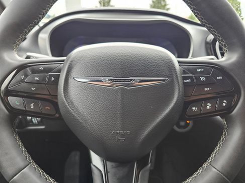 Used 2024 Chrysler Pacifica Limited FWD image 19