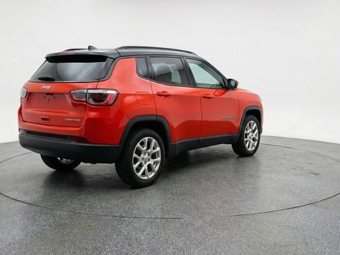 Used 2025 Jeep Compass Limited image 9