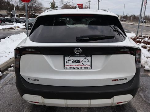 Certified 2025 Nissan Kicks SR image 5