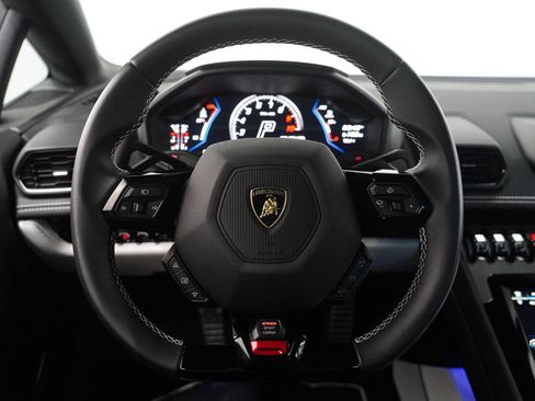 Used 2021 Lamborghini Huracan EVO image 18