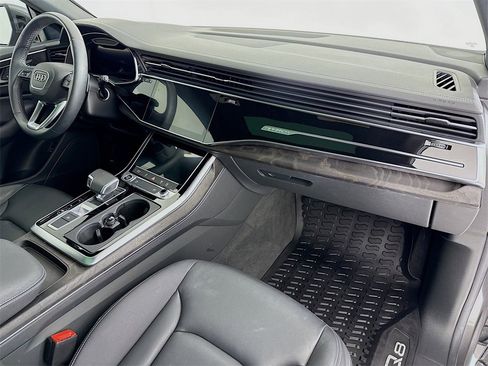 Used 2023 Audi Q8 Premium image 29