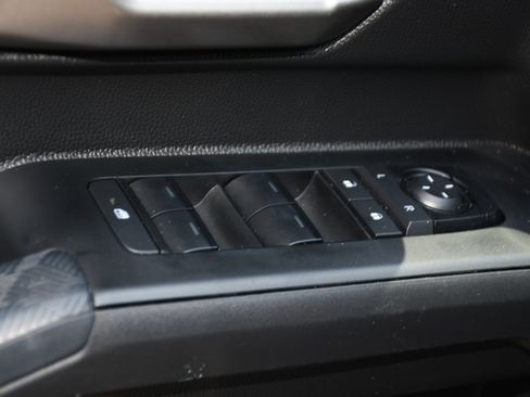 Certified 2025 Toyota Tacoma TRD Off-Road AWD/4WD image 10