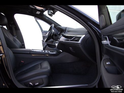 Used 2019 BMW 740i w/ M Sport Package RWD image 33