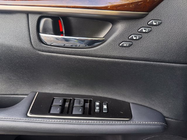 Used 2017 Lexus ES 350 w/ Luxury Package FWD image 16