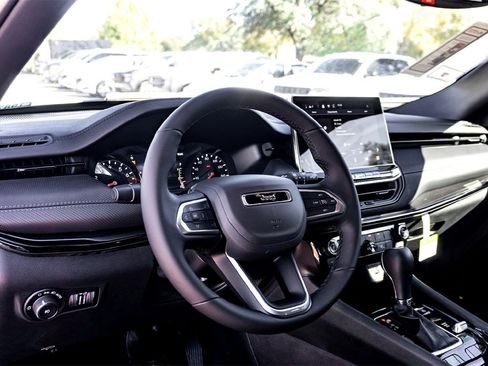 New 2026 Jeep Compass Latitude image 11