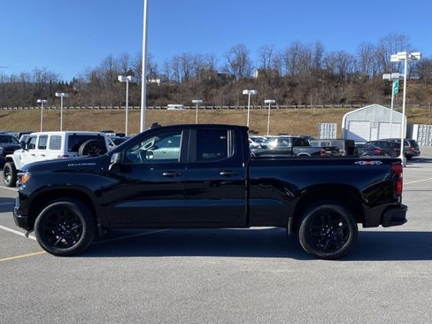 Used 2024 Chevrolet Silverado 1500 Custom image 2