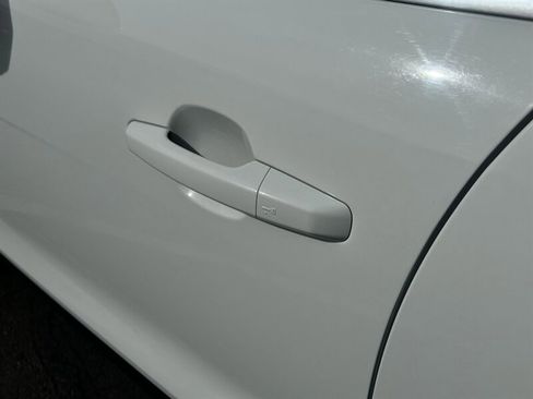 Used 2019 Jaguar F-PACE image 15