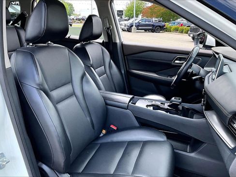 Used 2021 Nissan Rogue SV w/ Premium Package FWD image 8