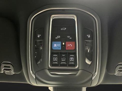 Used 2024 Jeep Wagoneer L Series II w/ Convenience Group I image 12