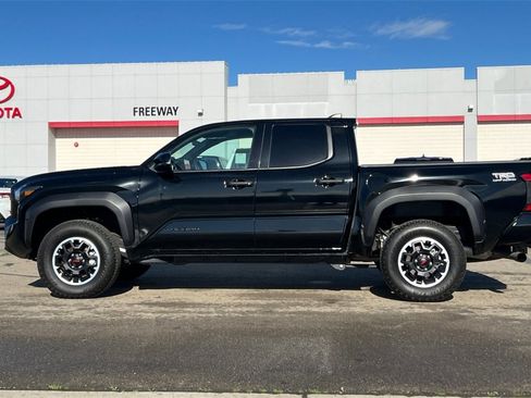 Certified 2025 Toyota Tacoma TRD Off-Road image 9