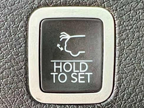 Used 2024 Jeep Wagoneer Series II image 35