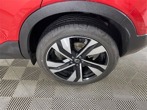 Used 2024 Volvo XC40 B5 Plus w/ Protection Package Premier image 22
