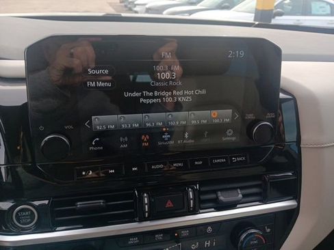 Used 2023 Nissan Pathfinder SL image 16